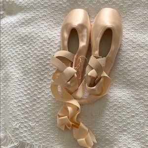Gaynor Minden point shoes - used one time only